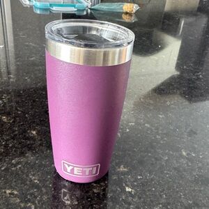 YETI Violet Travel Mug with Clear Lid 10oz